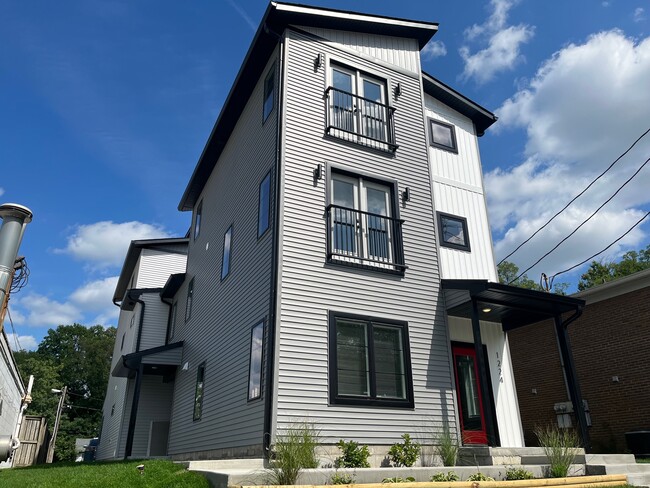 Photo - 601 E Miller Dr House