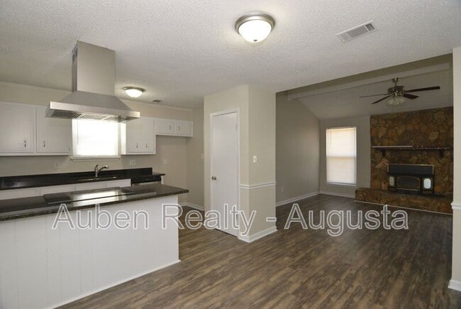 Photo - 2317 Hiwatha Dr