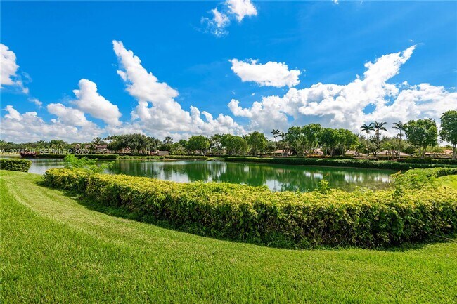 975 NE 34th Ave Unit 103