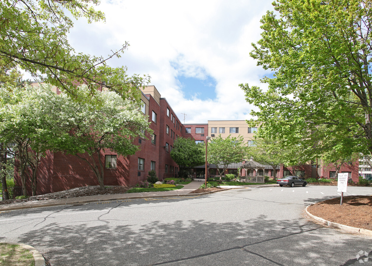 Photo - Falls View Apartments
