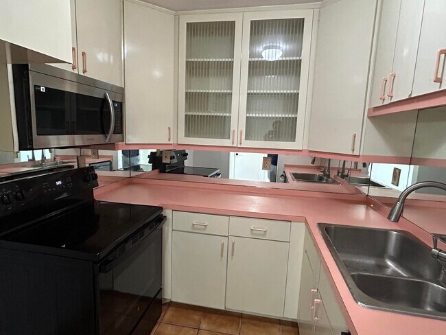 Photo - 298 SW 6th St Unidad 109