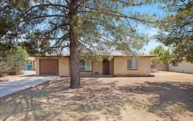 Photo - 2225 E Osborn Rd Casa