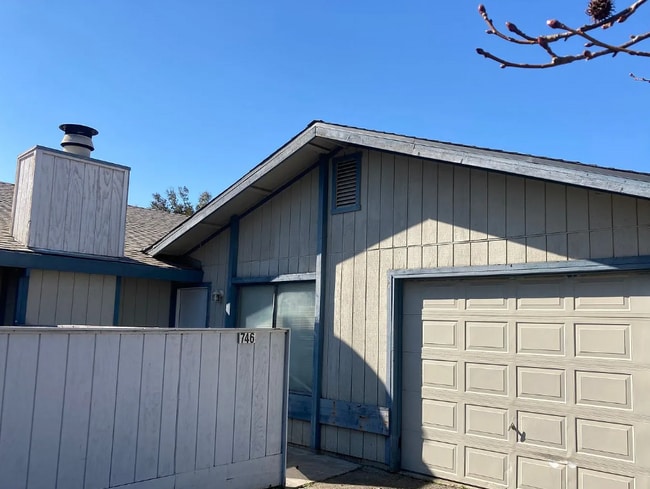 Building Photo - North Merced Near the college-Spacious 2-Bedroom Duplex Retreat: Modern Comfort with 2 Full Baths...