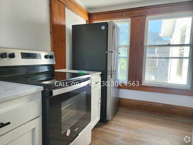 Building Photo - 687 Allyn St Unit A Rental