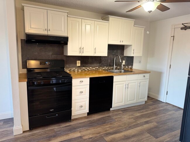 Photo - 136 Mammoth Rd Unit 23