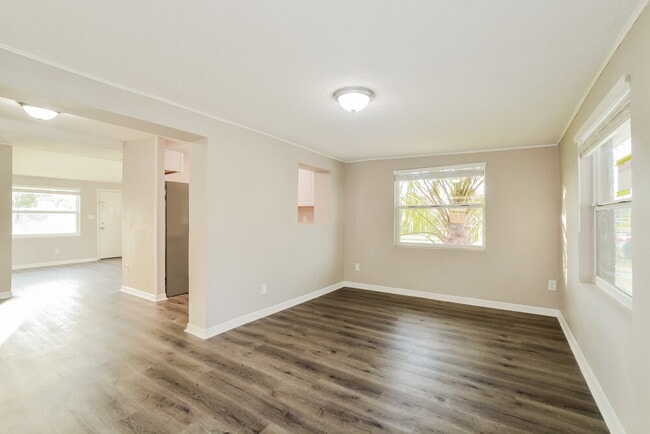 Photo - 1198 Maxey Dr