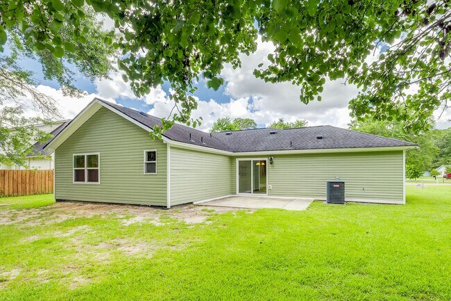 Photo - Freshly Painted 4 Bed Home on Huge Lot wit...