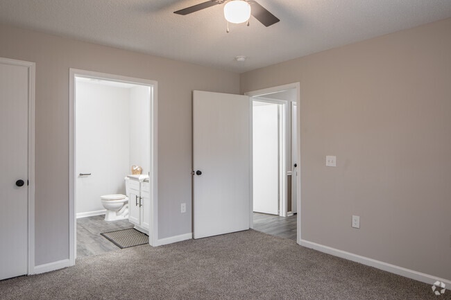 2BR, 2BA - 980SF - Primary Bedroom