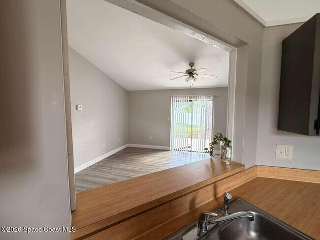 Photo - 1395 Cox Ave NW