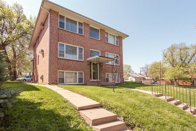 Building Photo - 4611 Cooper Ave Unit 06