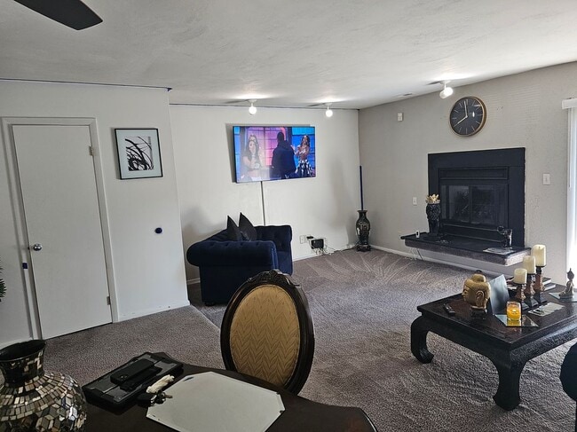 Photo - 710 Waters Dr