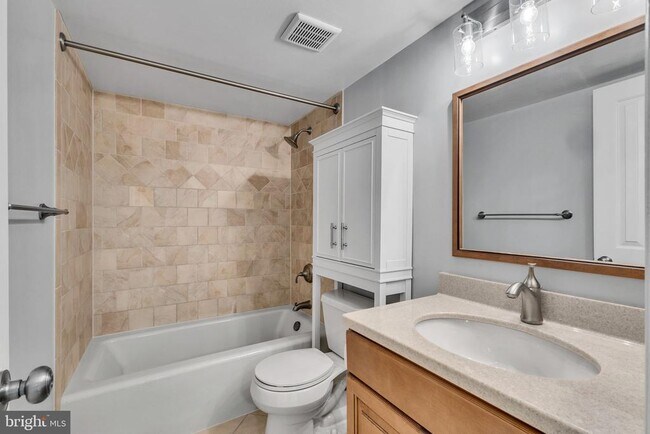 Photo - 1001 N Randolph St Unidad 321