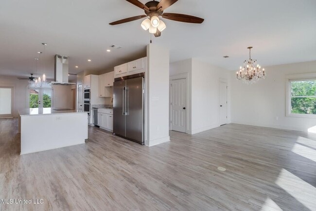 Photo - 238 Lovers Ln