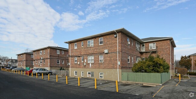 Photo - 37-50 Villa Ct