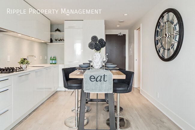 Photo - AMAZING FURNISHED 1 BED/ 1 BATH CONDO WITH STUNNING CITY VIEW Unit 1707
