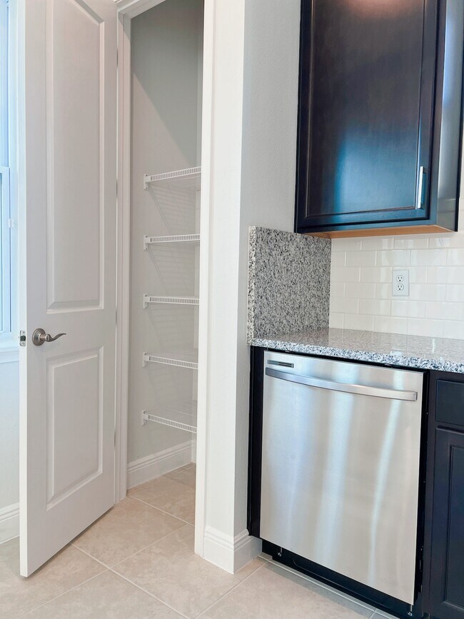 Photo - 6674 Bridgman Street