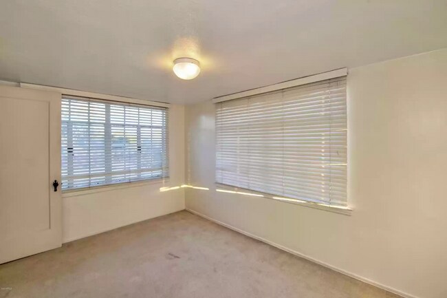 Photo - 712 W Manhatton Dr
