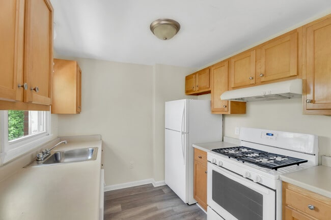 Photo - Savin Court Apartment