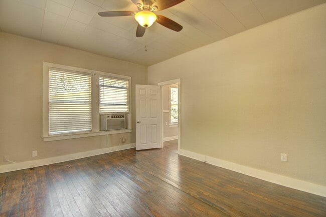 Photo - 309 Lowry St