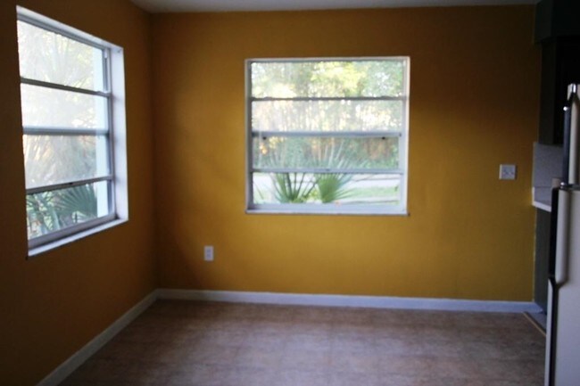 Photo - 329 Albert St