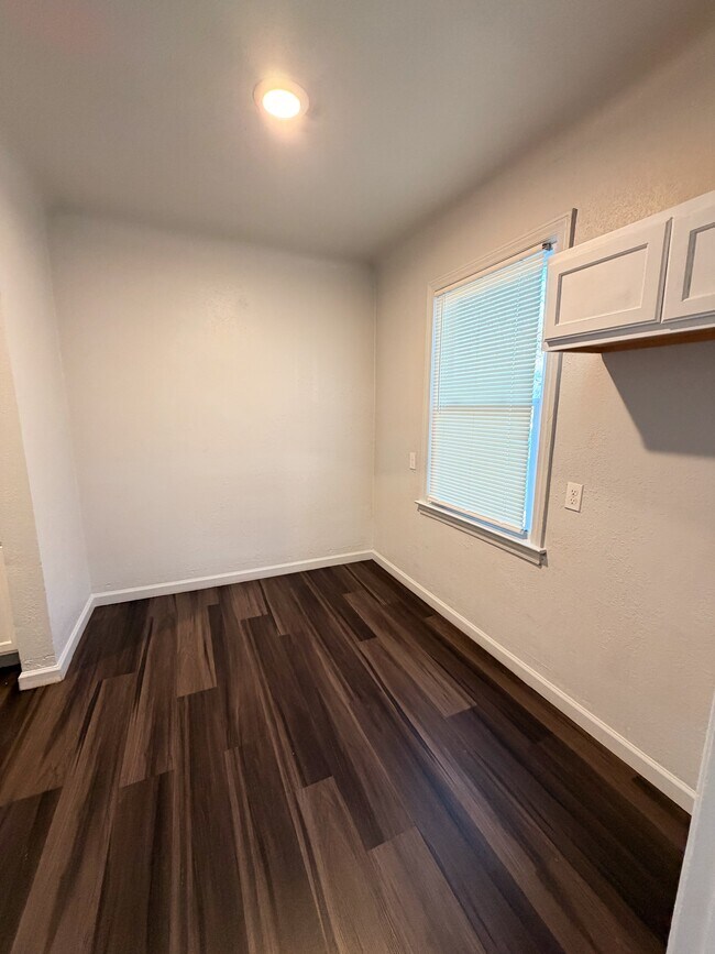 Photo - 20091 Barlow St