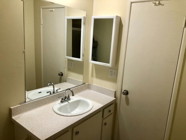 Photo - Airy 2 Bedroom 2 Bath with Front Patio
