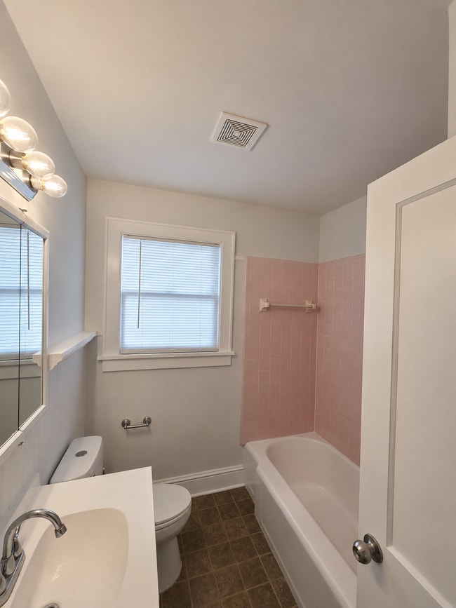 Photo - 146 E Boulevard St