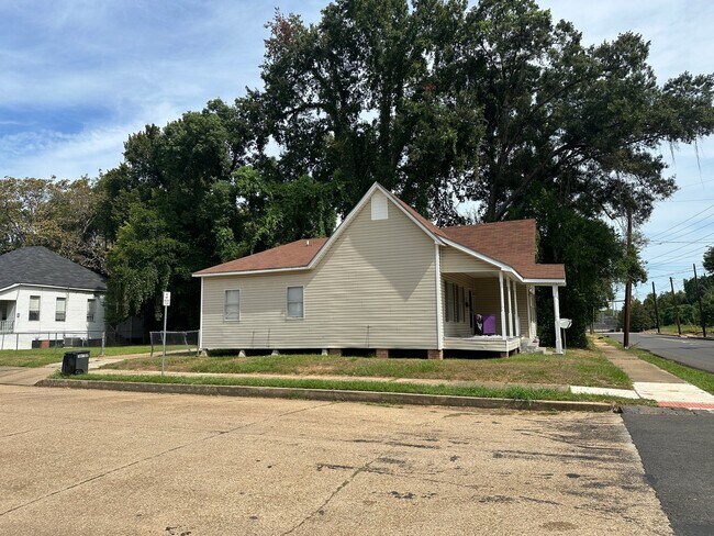 1330 Elliott St