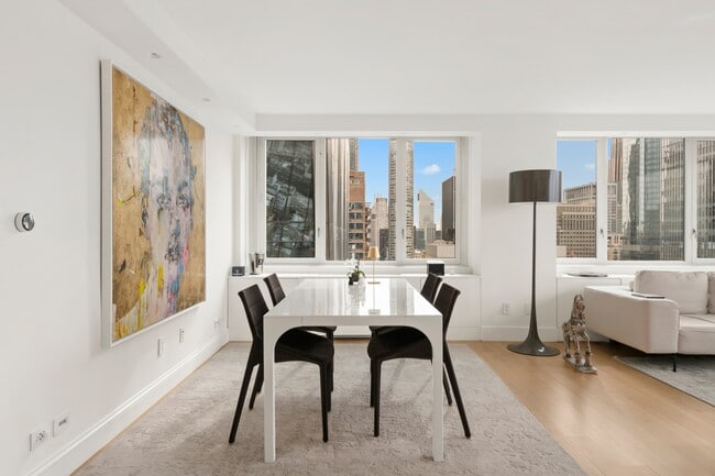 Photo - 322 W 57th St