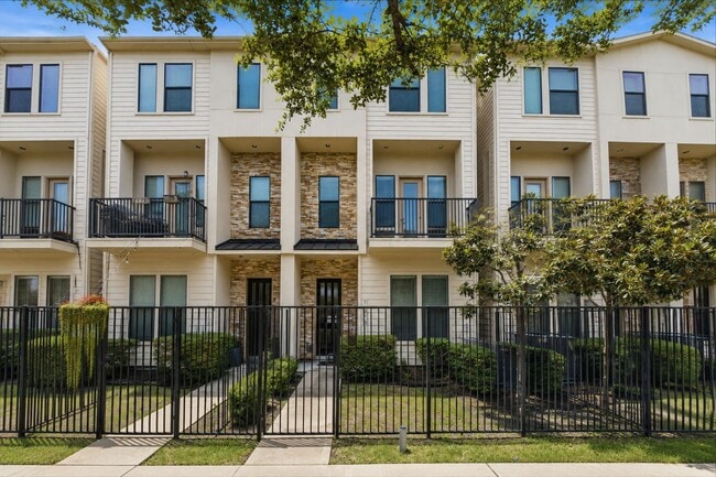 Photo - 1206 Delano St