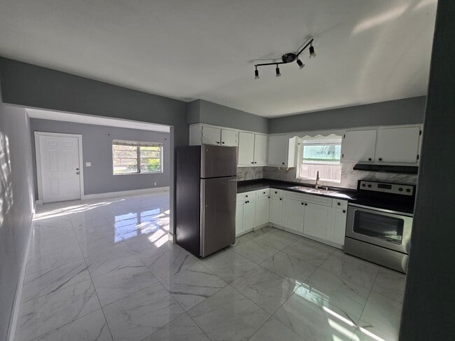 Photo - 1021 SW 32nd Ct