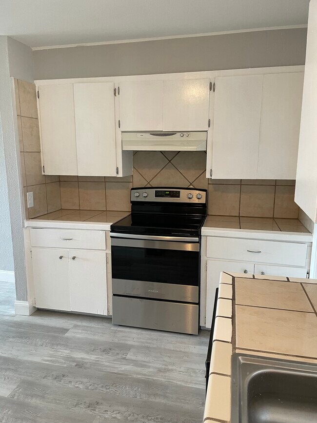 Kitchen - Olympic Apartments