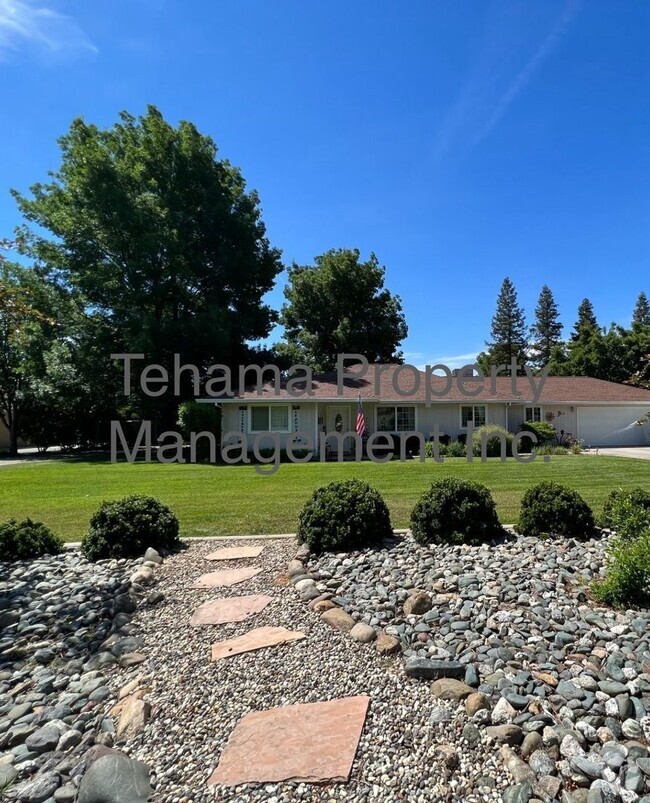 Building Photo - Very nice home in the Antelope School Dist...