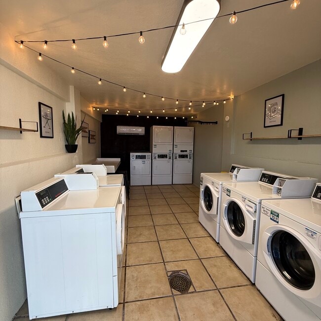 525 Laundry Cafe - Hacienda Heights