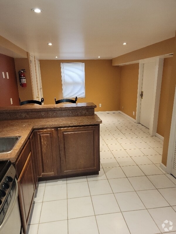 Building Photo - 2712 Urbana Dr Rental