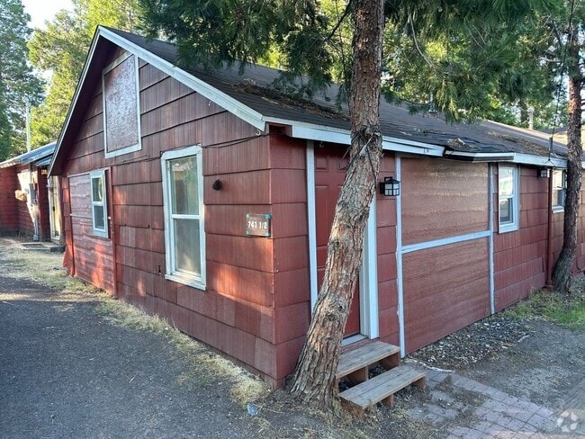 Building Photo - 741 1/2 N Alameda Rental