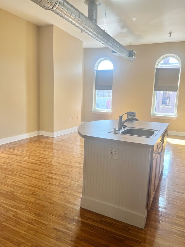 Large Kitchen Island - 1206 Clay St Unit 2