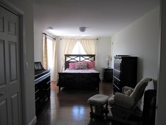 Photo - 120 Wyllis Ave Unidad 319