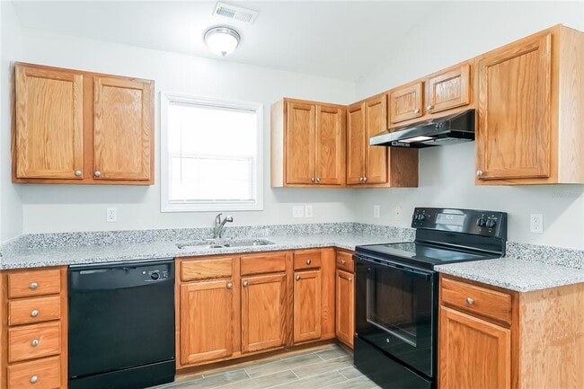 Photo - 305 Pine St
