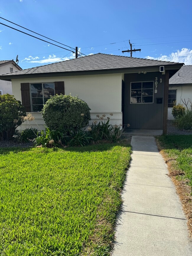 Unidad B - 307 S Basque Ave Unidad APT B