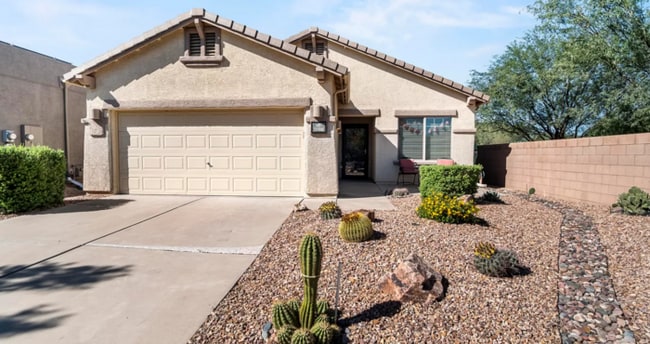 Building Photo - 4 bedroom 2 bath house