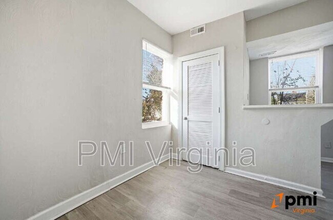 Photo - 703 W 29th St Unit 4