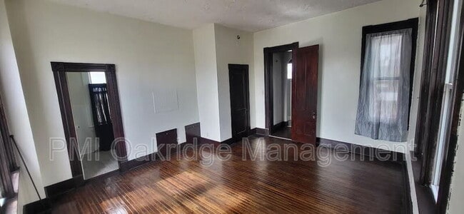 Building Photo - 431 W Ash St Unit 4