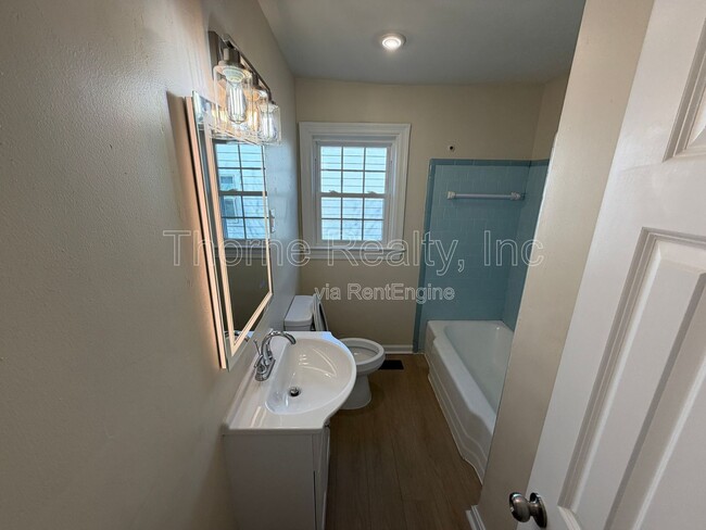 Photo - 1021 Russell St