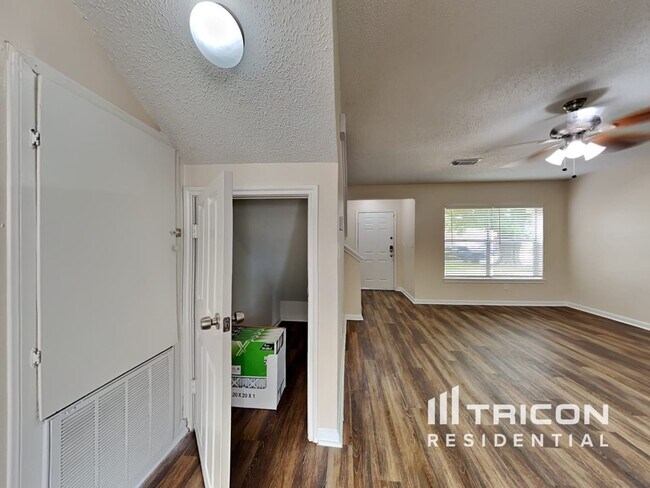 Photo - 3259 Jorns St