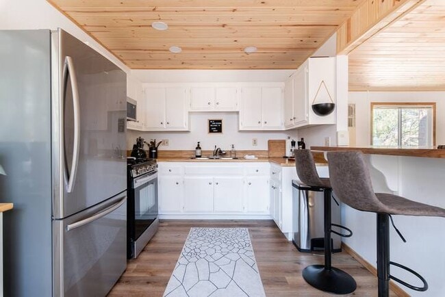 Photo - 633 Barret Way