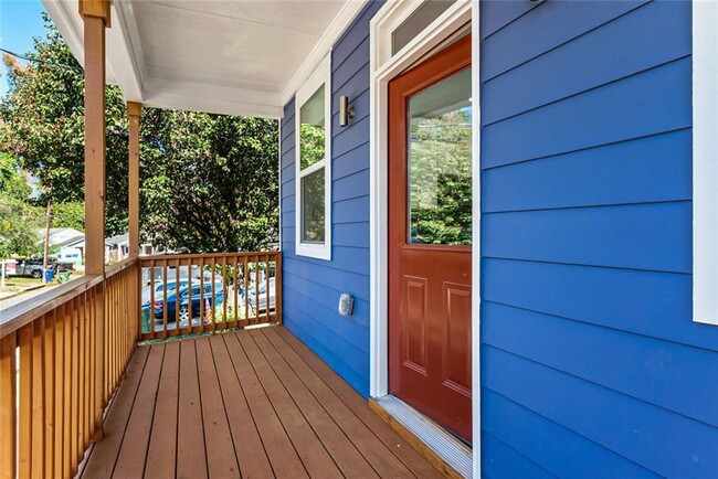 Photo - 1060 Grant Way SE