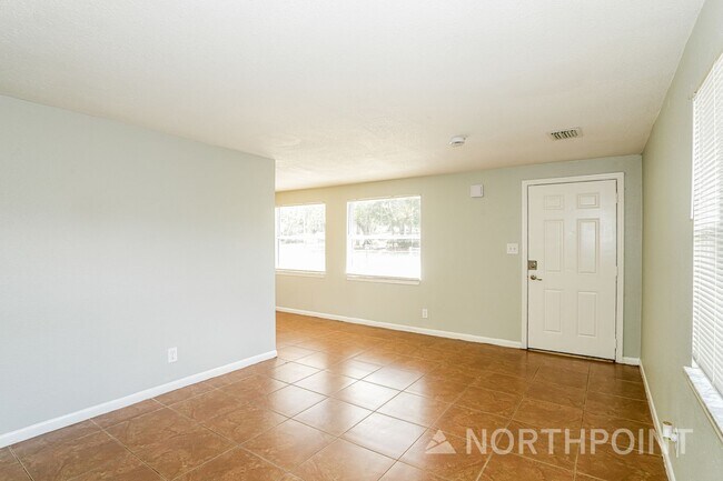 Photo - 3-Bedroom, 1 Bath Single Family for Rent in Tampa, FL | Fenced Backyard & Modern Kitchen