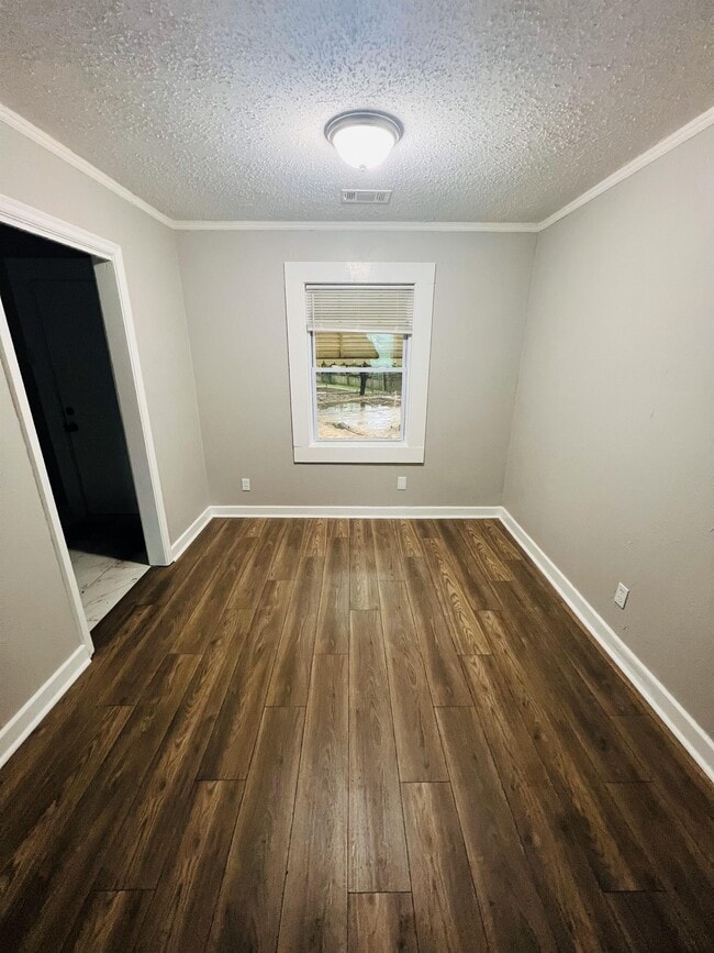 Photo - 2145 Pendleton St