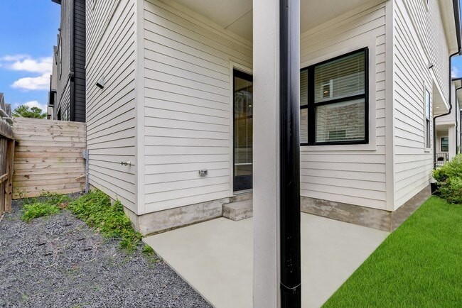 Building Photo - 2722 Oakwood Crst Ln